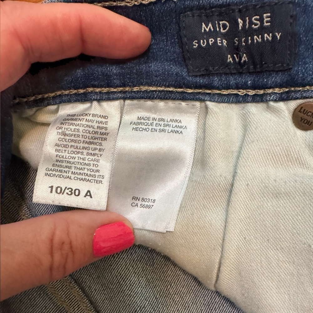 Lucky Jeans - Picture 7 of 11